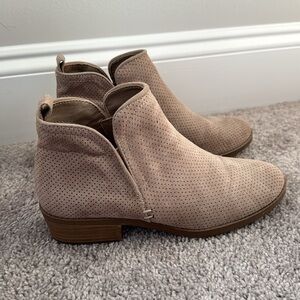 Universal Thread Ankle Boot, Size 7